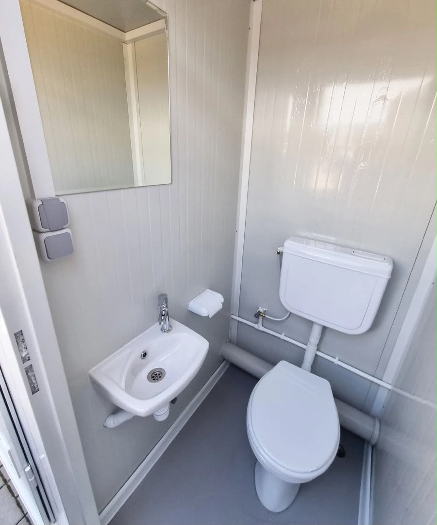 XXL Toilettencontainer mit 8 Kabinen für Veranstaltungen