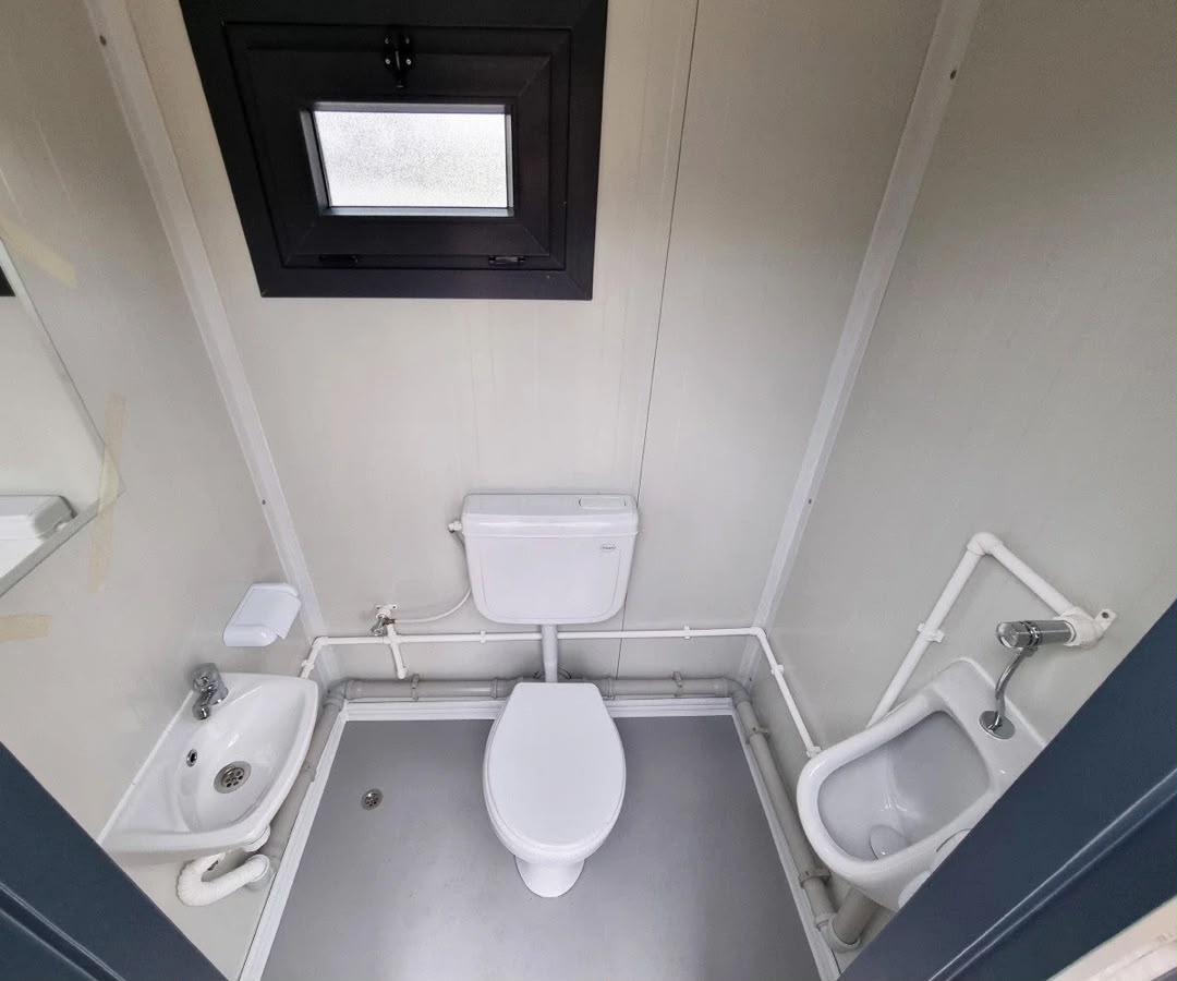 Sanitärcontainer - WC mit Waschbecken und Pissoir Anthrazit