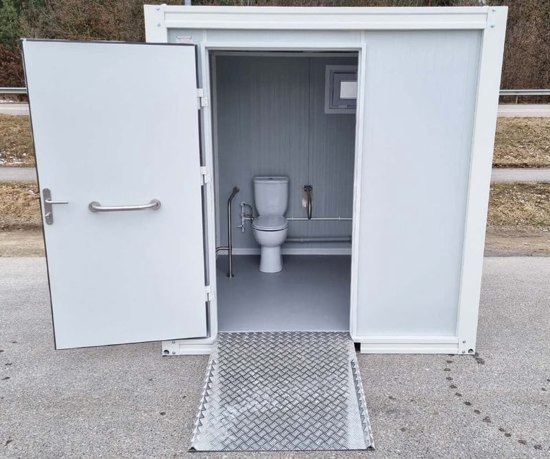 Behinderten Toilette - WC Container mit Rampe - barrierefrei