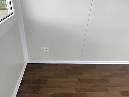 Bürocontainer mit Panoramafenstern (mobil & tragbar)